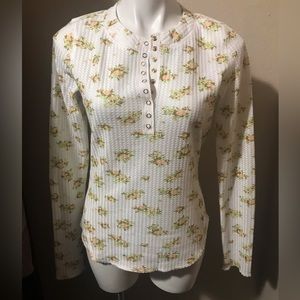 BluIvy | green floral waffle knit Henley EUC